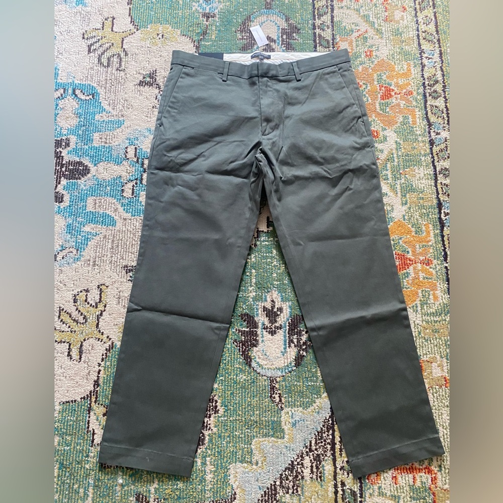 Banana Republic rapid movement chino 36x30